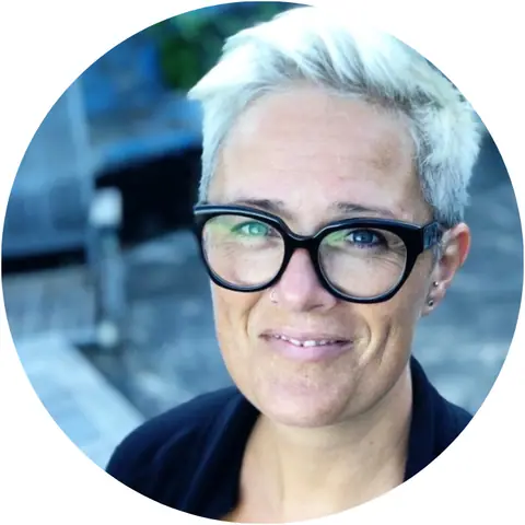 Portrait de Karine Bascougnano, formatrice en relation d’aide